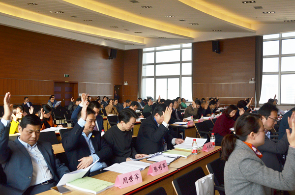 4会议表决一致通过了《江苏省法学会房地产法学研究会章程》、理事会及领导班子.jpg 4会议表决一致通过了《江苏省法学会房地产法学研究会章程》、理事会及领导班子.jpg